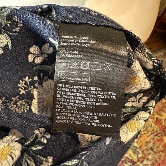 H&M Navy Blue Blouse with White Floral Pattern - Picture 9 of 10